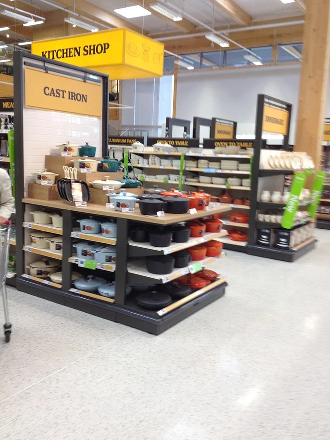 36年實力見證，云宇貨架如何打造高品質(zhì)倉儲貨架？